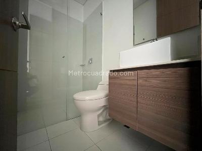 Apartamento de 2 alcobas en venta en El Poblado, Medellín, 147 m² · foto 13 de 15