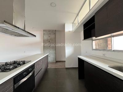 Apartamento de 2 alcobas en venta en El Poblado, Medellín, 147 m² · foto 4 de 15