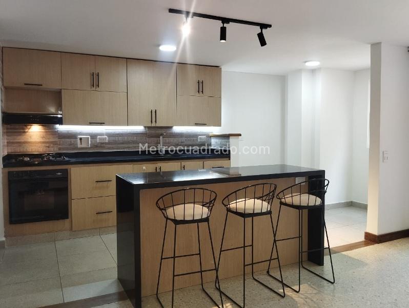 Casa Elegante de 3 Alcobas con Diseño Moderno en El Poblado - 5