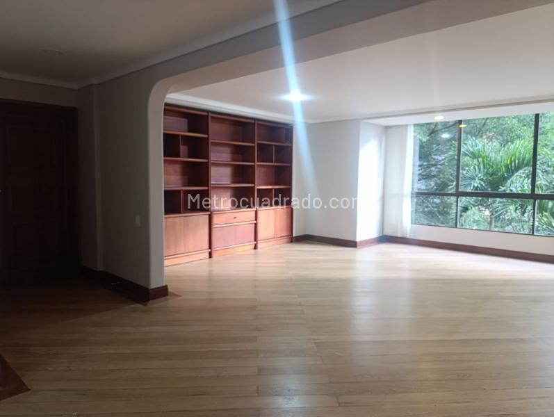 Apartamento Amoblado de 3 Alcobas con Terraza en El Poblado - 2
