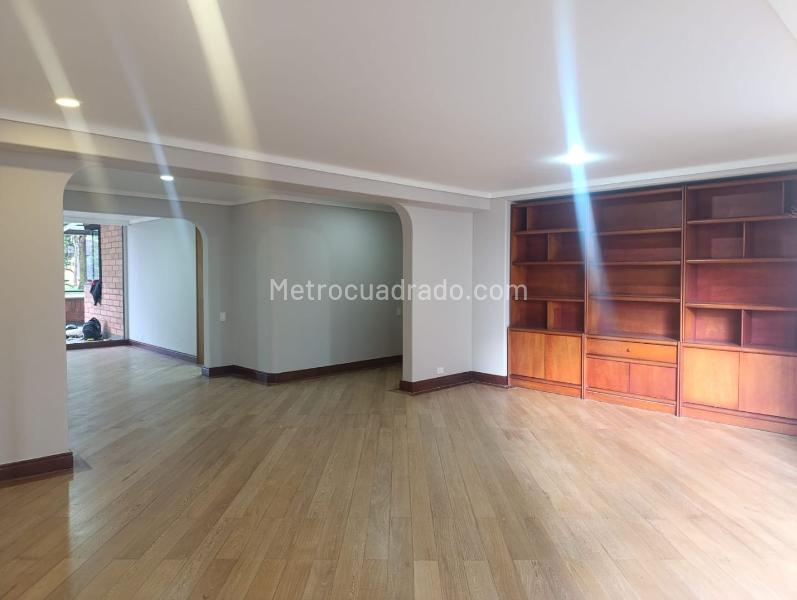 Apartamento Amoblado de 3 Alcobas con Terraza en El Poblado - 4