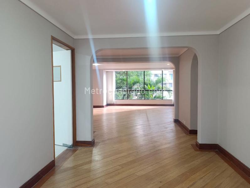Apartamento Amoblado de 3 Alcobas con Terraza en El Poblado - 5