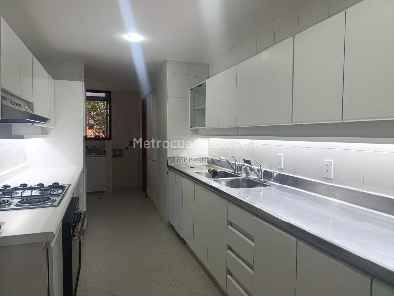 Apartamento Amoblado de 3 Alcobas con Terraza en El Poblado - 6