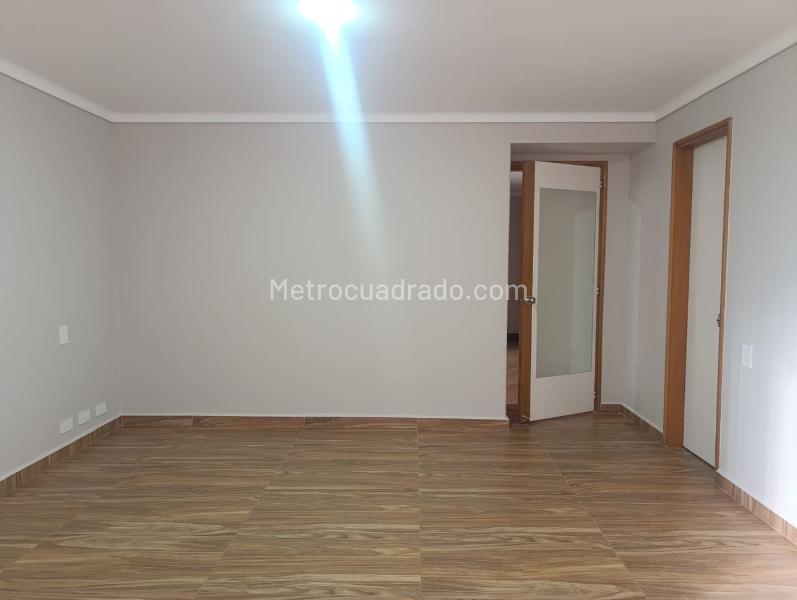 Apartamento Amoblado de 3 Alcobas con Terraza en El Poblado - 9