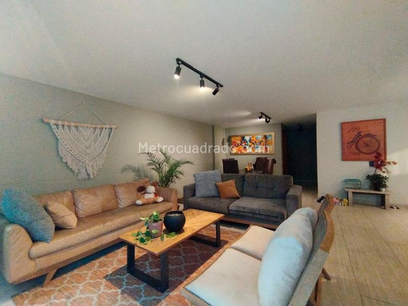 Casa Amplia de 4 Alcobas con Amenidades en El Poblado - 2