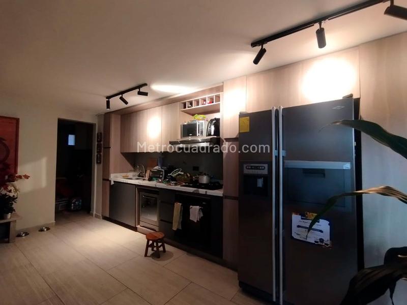 Casa Amplia de 4 Alcobas con Amenidades en El Poblado - 7