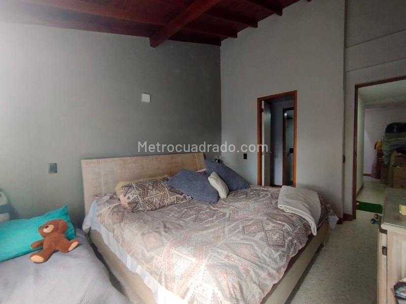 Casa Amplia de 4 Alcobas con Amenidades en El Poblado - 8