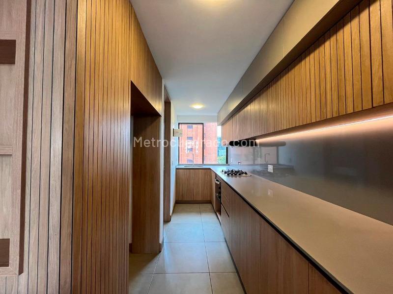 Apartamento de 3 Alcobas con Vistas a la Naturaleza en El Poblado - 7