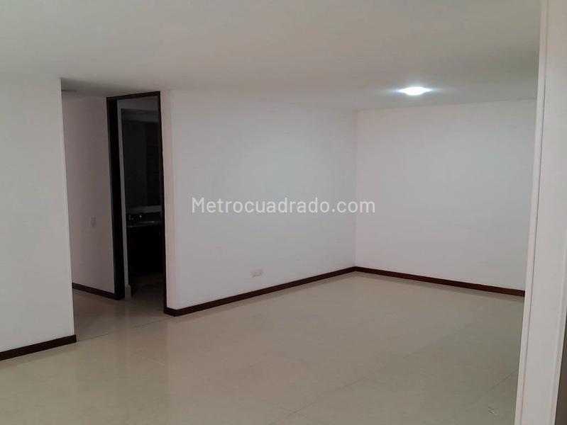 3BR Apartment with Balcony in El Poblado Gated Unit - 3