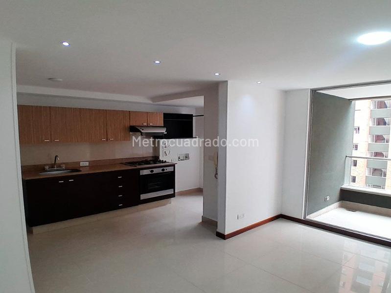 3BR Apartment with Balcony in El Poblado Gated Unit - 4