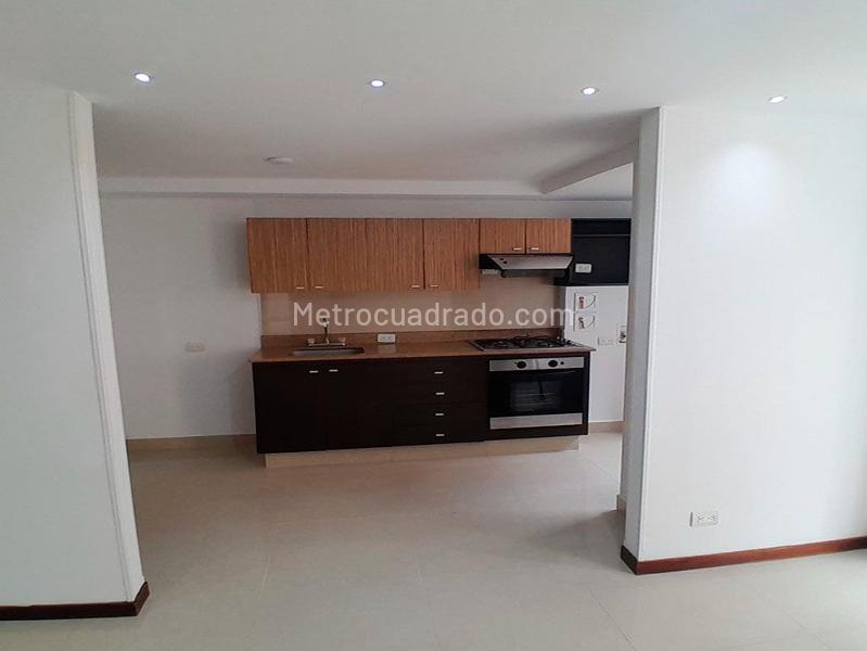 3BR Apartment with Balcony in El Poblado Gated Unit - 5