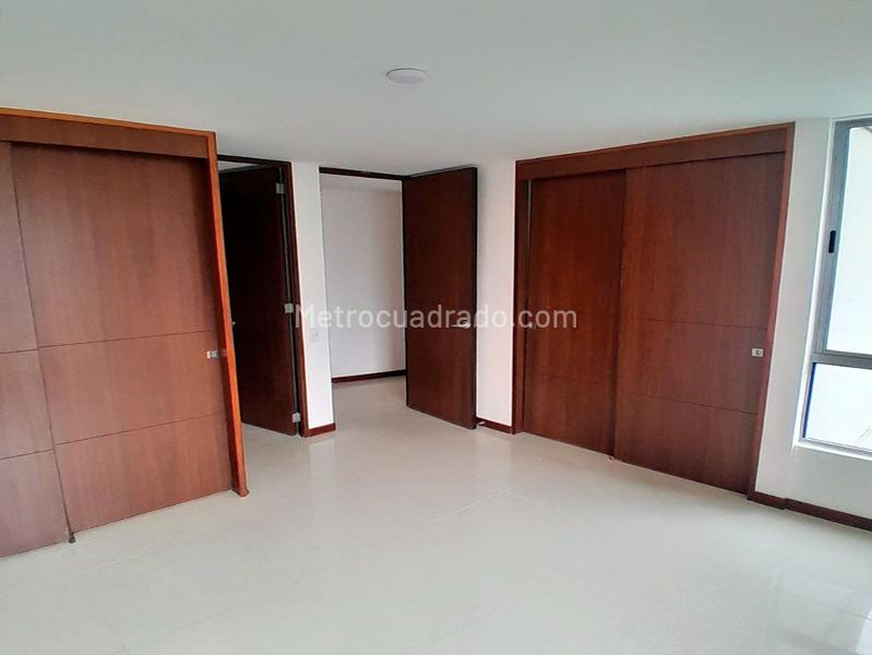 3BR Apartment with Balcony in El Poblado Gated Unit - 8