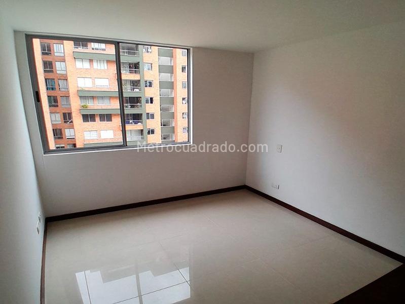 3BR Apartment with Balcony in El Poblado Gated Unit - 9