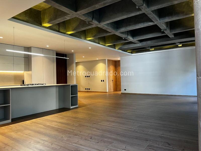 2BR Apartment with Balcony in Quiet El Poblado - 3