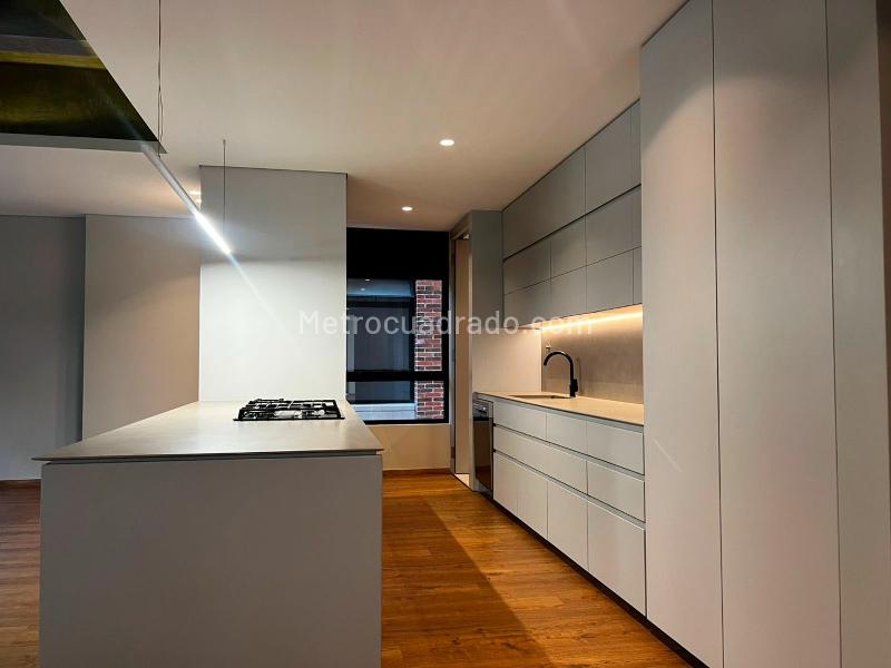 2BR Apartment with Balcony in Quiet El Poblado - 6