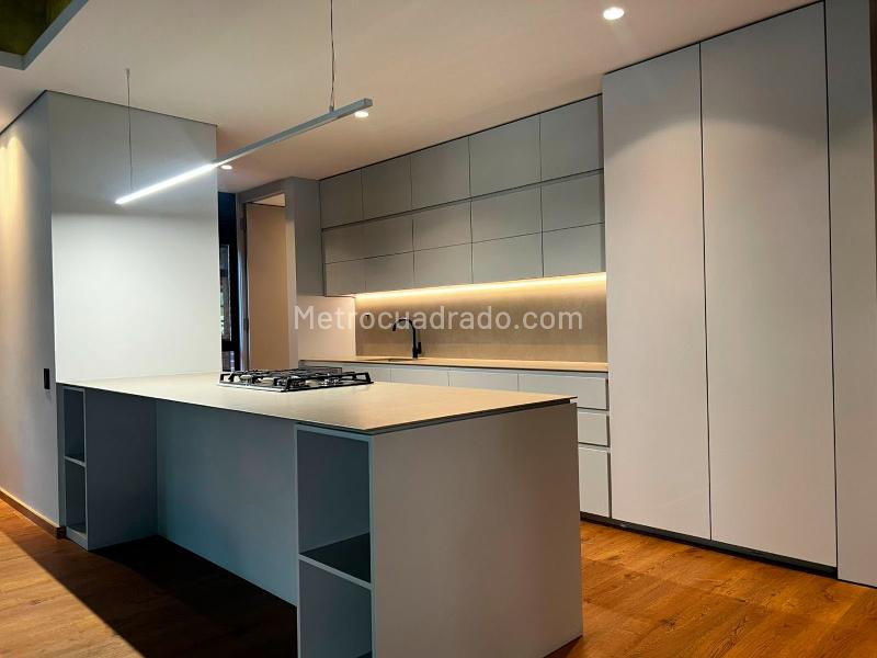 2BR Apartment with Balcony in Quiet El Poblado - 7