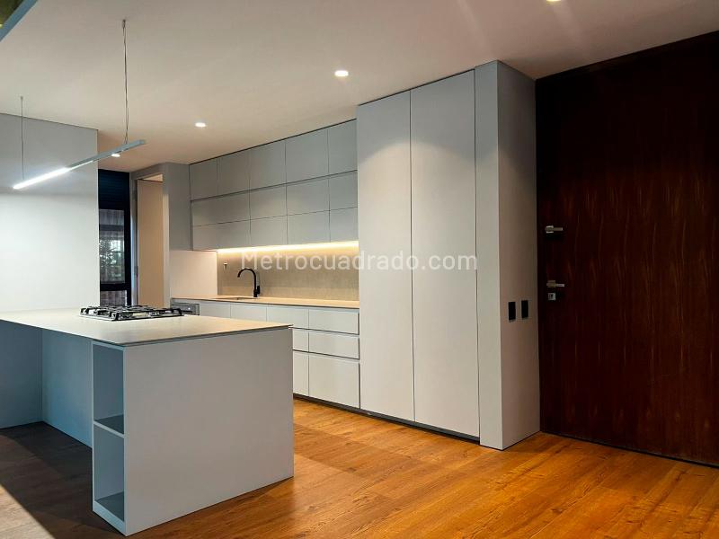 2BR Apartment with Balcony in Quiet El Poblado - 9