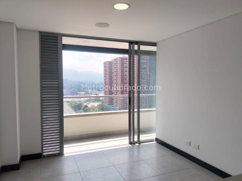 Apartaestudio de 1 Alcoba con Balcón en El Poblado (Cerca al Metro) - 2