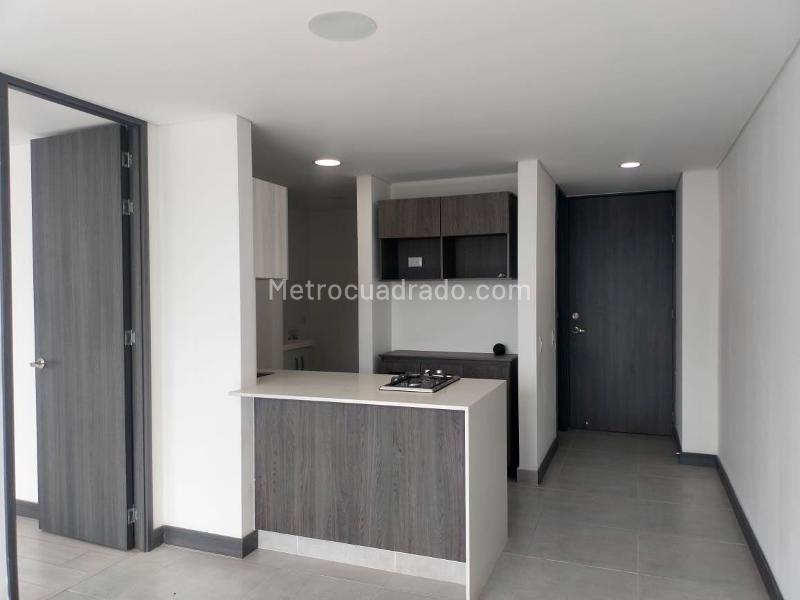 Apartaestudio de 1 Alcoba con Balcón en El Poblado (Cerca al Metro) - 4