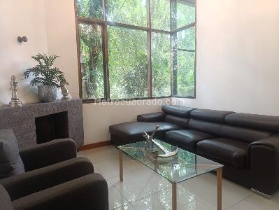 Casa en arriendo en El Poblado, Medellín · foto 2 de 19