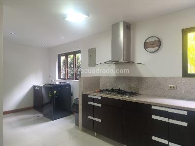 Casa en arriendo en El Poblado, Medellín · foto 6 de 19