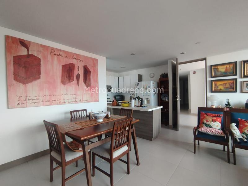 2BR Apartment with Balcony in El Poblado - 4