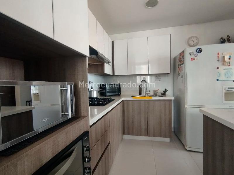 2BR Apartment with Balcony in El Poblado - 6