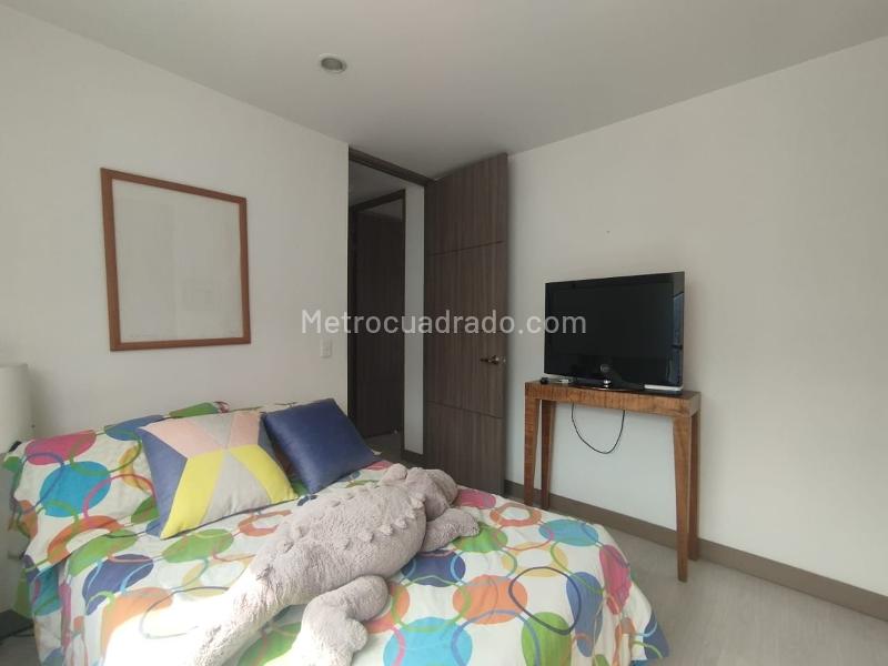 2BR Apartment with Balcony in El Poblado - 9
