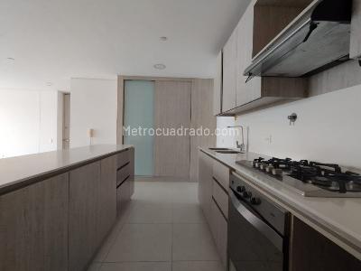 Apartamento de 3 alcobas en venta en El Poblado, Medellín, 130 m² · foto 5 de 16