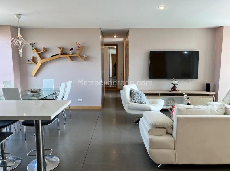 3BR Apartment with Balcony and Covered Parking in El Poblado - 3