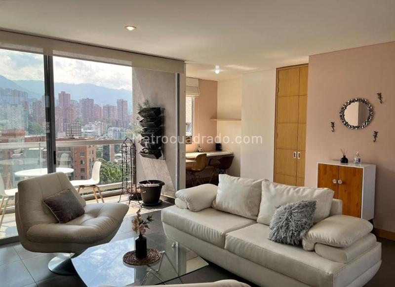 3BR Apartment with Balcony and Covered Parking in El Poblado - 4