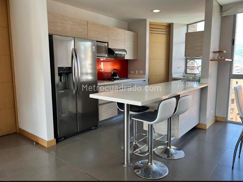 3BR Apartment with Balcony and Covered Parking in El Poblado - 6