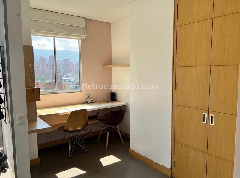 3BR Apartment with Balcony and Covered Parking in El Poblado - 8