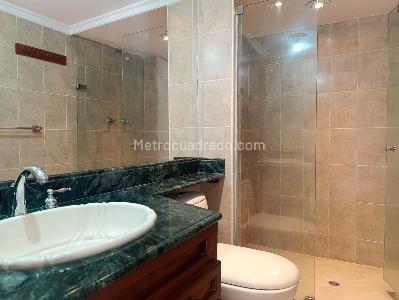 Apartamento de 3 alcobas en arriendo en Los Balsos, Medellín, 209 m² · foto 18 de 19