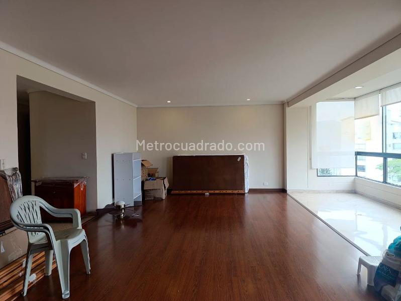 3BR Apartment for Rent in Closed Unit near El Poblado (209 m²)