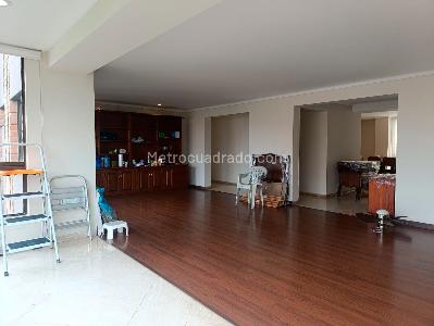 Apartamento de 3 alcobas en arriendo en Los Balsos, Medellín, 209 m² · foto 3 de 19