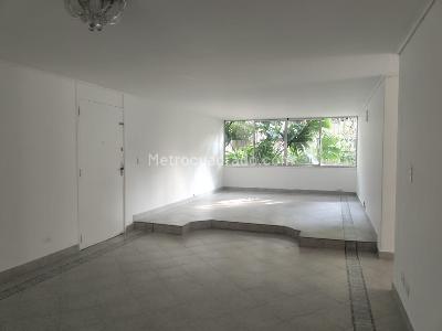 Apartamento de 3 alcobas en arriendo en El Poblado, Medellín, 130 m² · foto 2 de 18