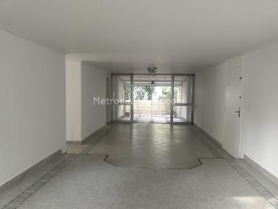 Apartamento de 3 alcobas en arriendo en El Poblado, Medellín, 130 m² · foto 4 de 18