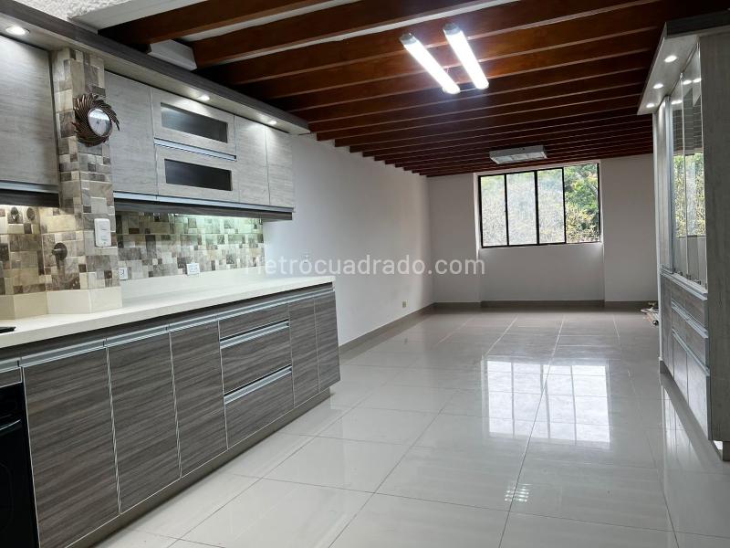 Casa – Envigado, Valle de Aburrá - Más