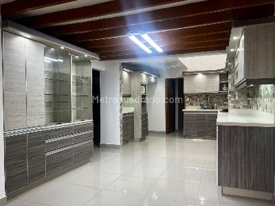 Casa de 3 alcobas en venta en Envigado, Envigado, 233 m² · foto 4 de 20