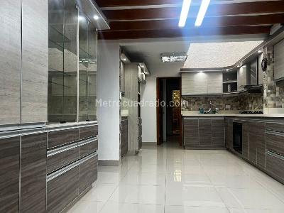 Casa de 3 alcobas en venta en Envigado, Envigado, 233 m² · foto 6 de 20
