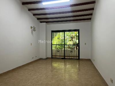 Casa de 3 alcobas en venta en Envigado, Envigado, 233 m² · foto 9 de 20