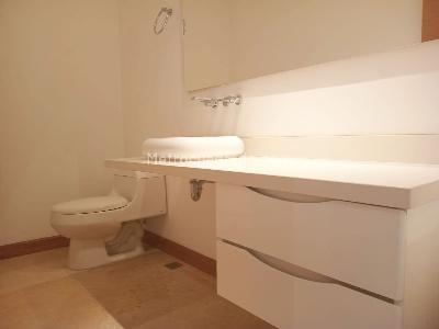 Apartamento de 3 alcobas en arriendo en El Tesoro, Medellín, 278 m² · foto 18 de 19
