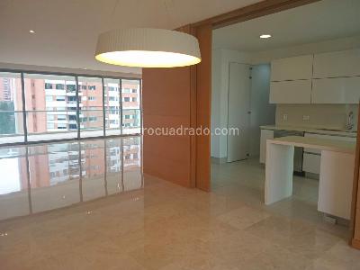 Apartamento de 3 alcobas en arriendo en El Tesoro, Medellín, 278 m² · foto 5 de 19