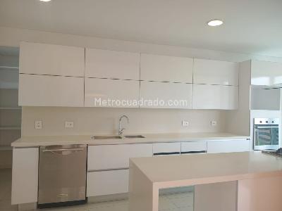 Apartamento de 3 alcobas en arriendo en El Tesoro, Medellín, 278 m² · foto 6 de 19