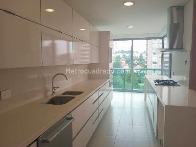 Apartamento de 3 alcobas en arriendo en El Tesoro, Medellín, 278 m² · foto 7 de 19