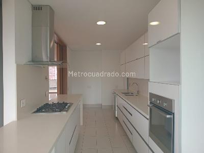 Apartamento de 3 alcobas en arriendo en El Tesoro, Medellín, 278 m² · foto 8 de 19