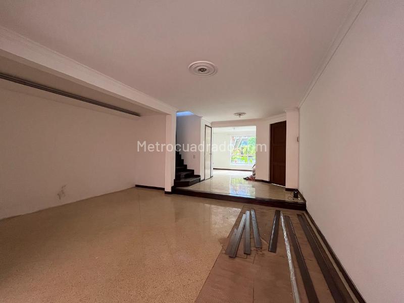 Spacious 4BR House Near Amenities in El Poblado - 2