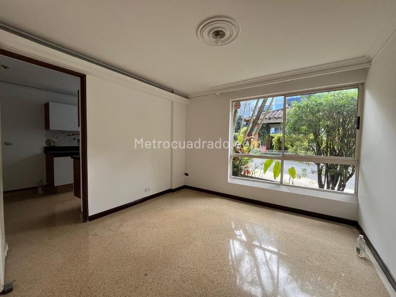 Spacious 4BR House Near Amenities in El Poblado - 3