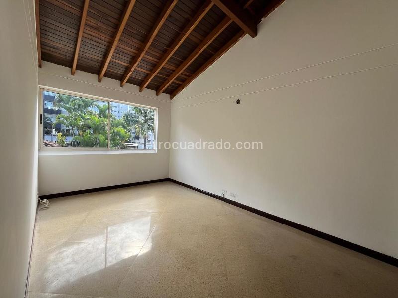 Spacious 4BR House Near Amenities in El Poblado - 7